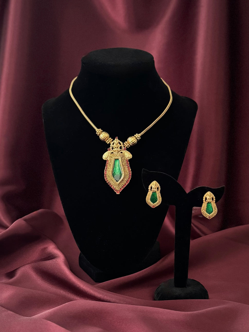 Nagapadam Pendant Necklace with Studs