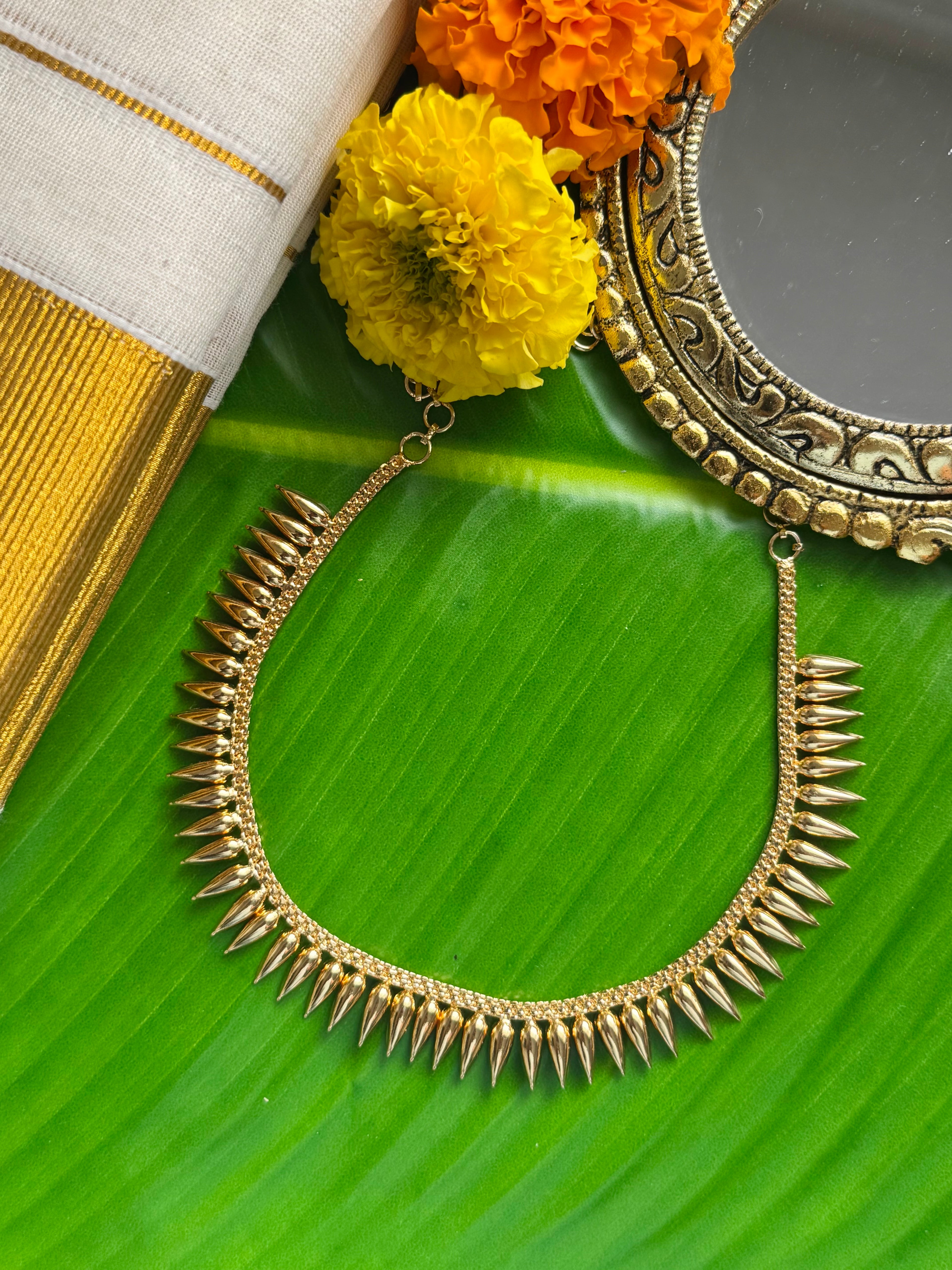 Mullamottu necklace