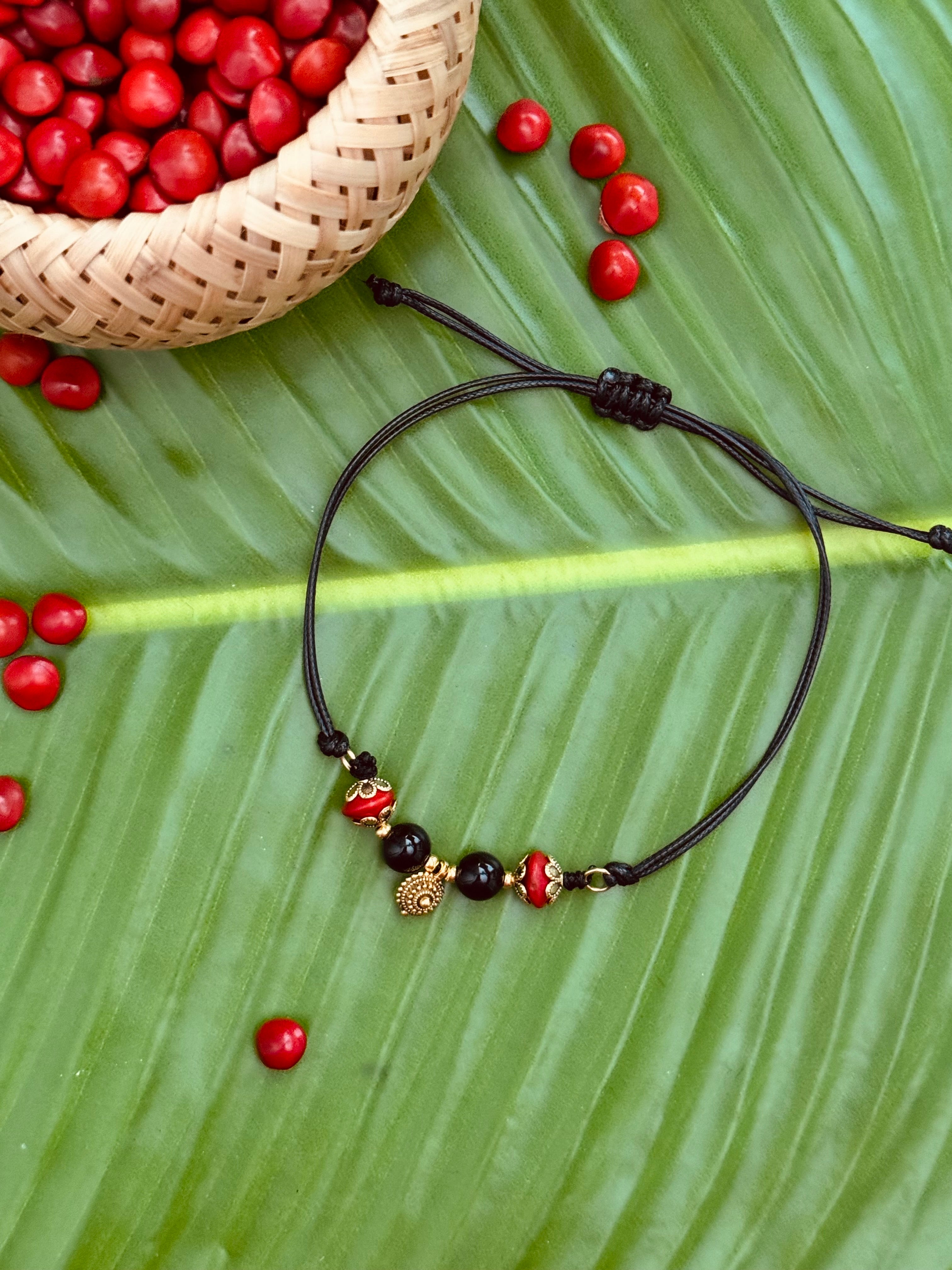 Manjadi black onxyx beads kolussu (1 piece)