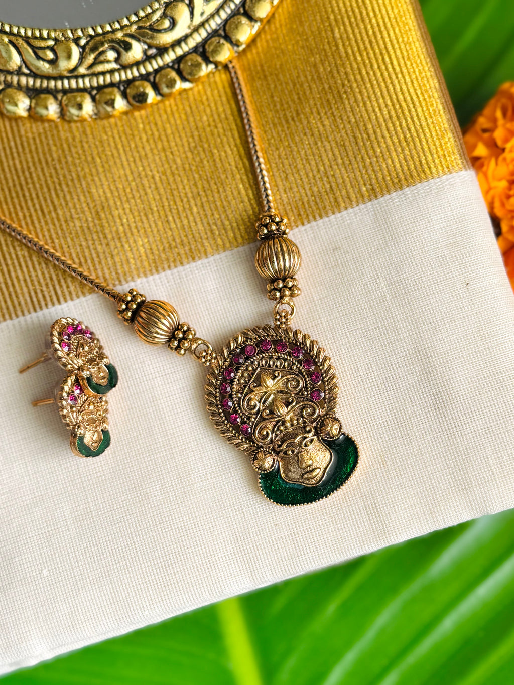 Antique Kathakali Pendant Necklace with Studs