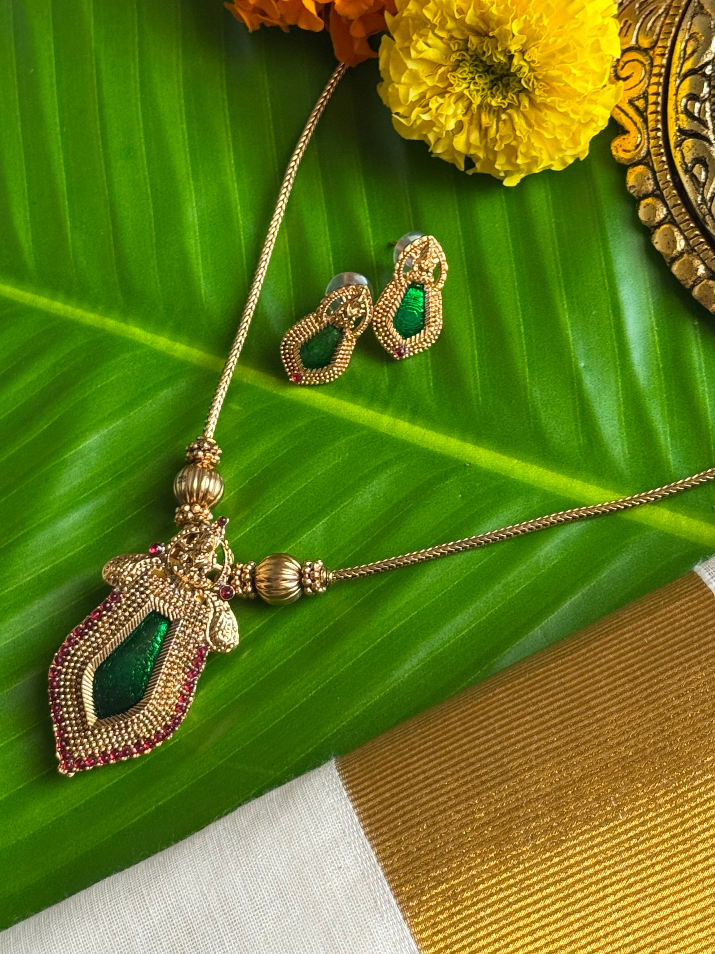 Nagapadam Pendant Necklace with Studs
