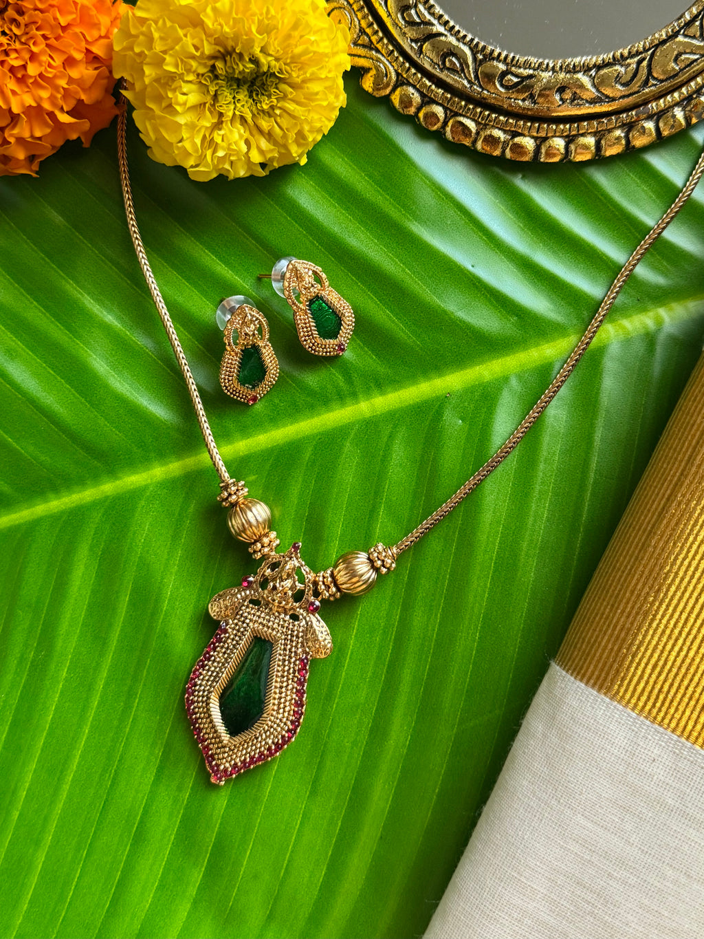Nagapadam Pendant Necklace with Studs