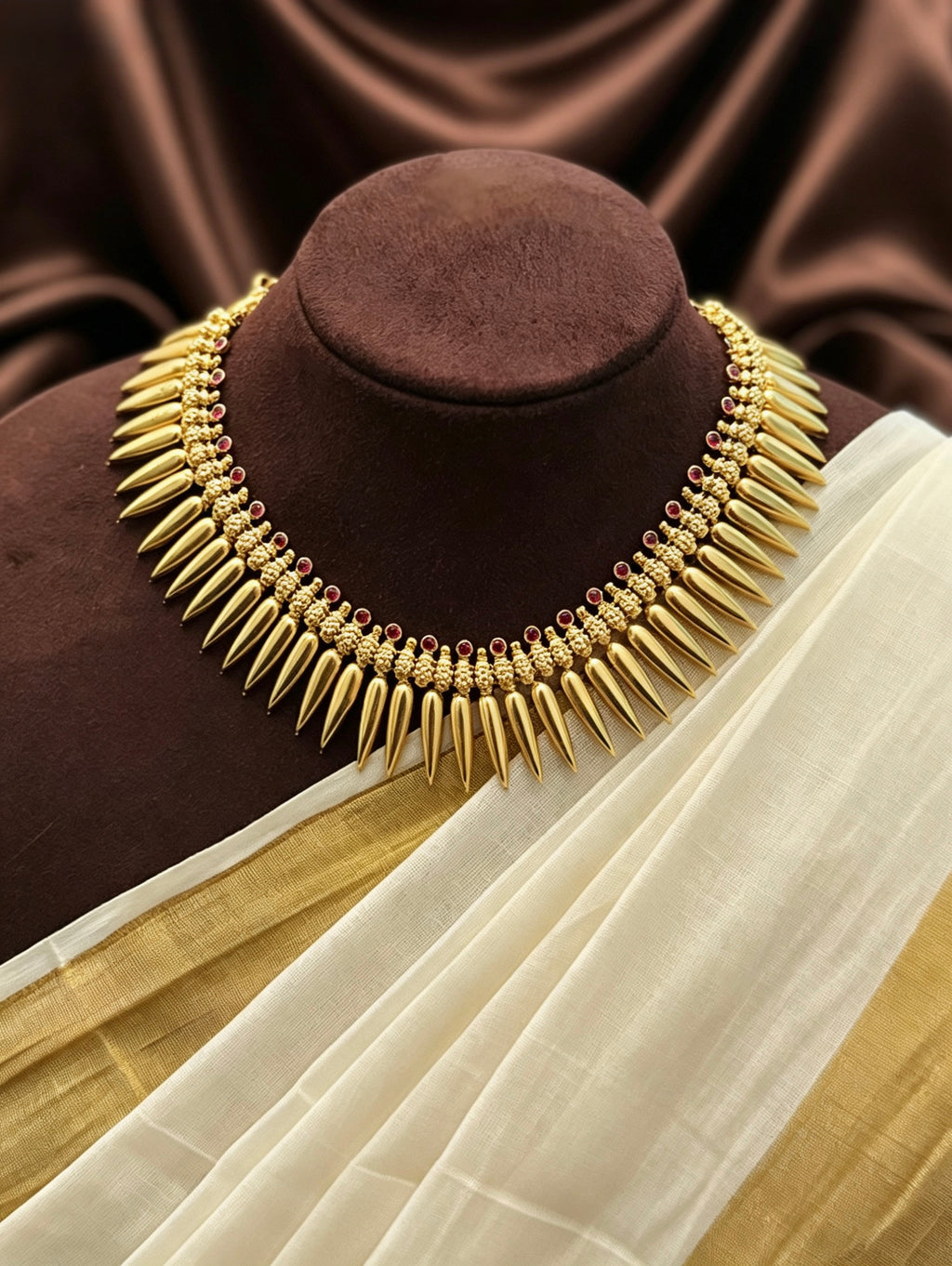 Mullamottu necklace with ruby stones