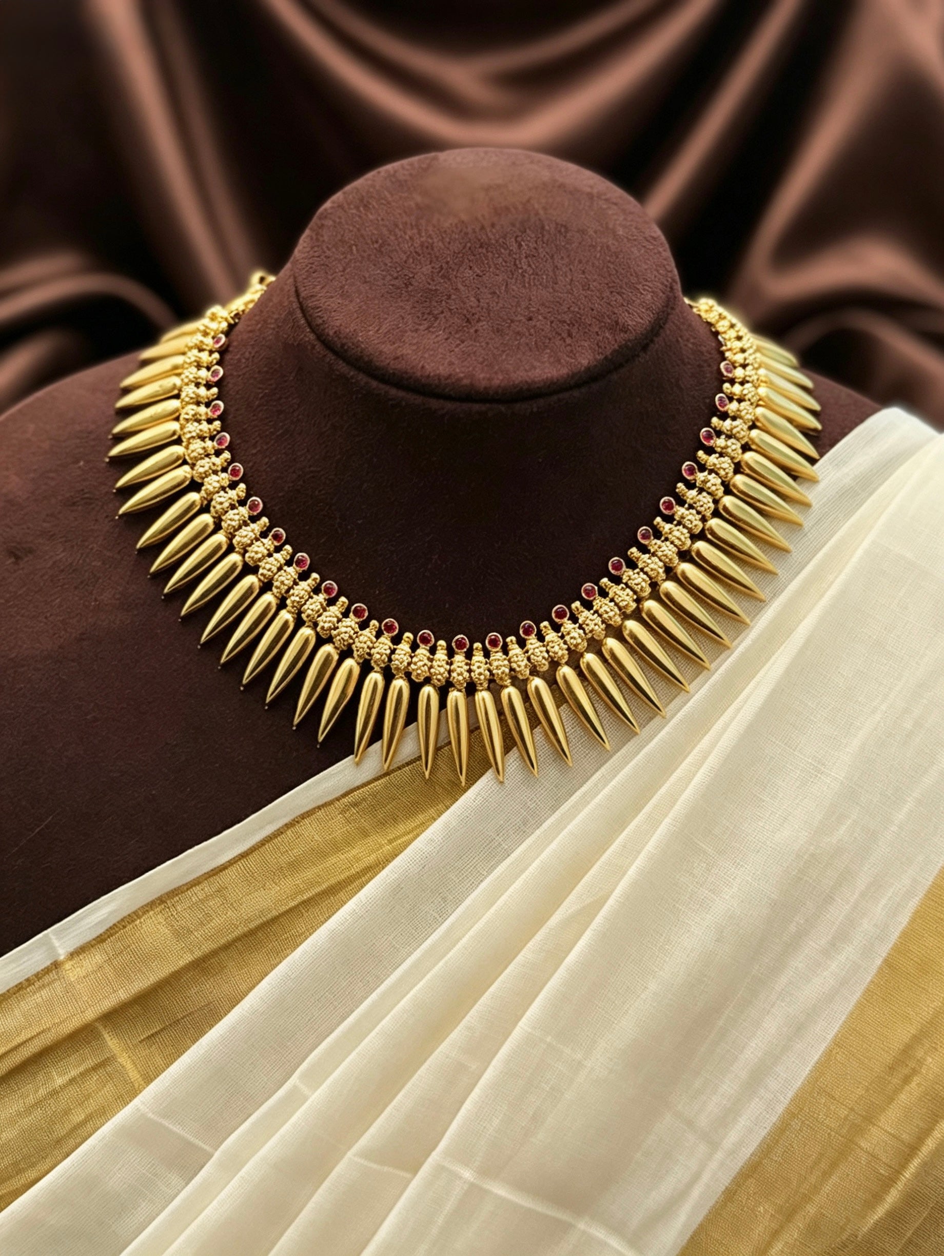 Mullamottu necklace with ruby stones