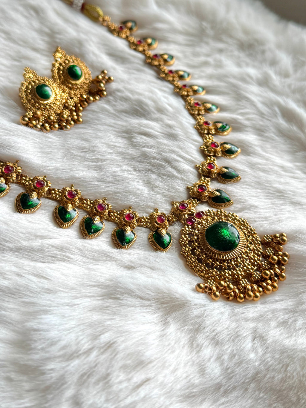 Antique finish green and ruby stones necklace set