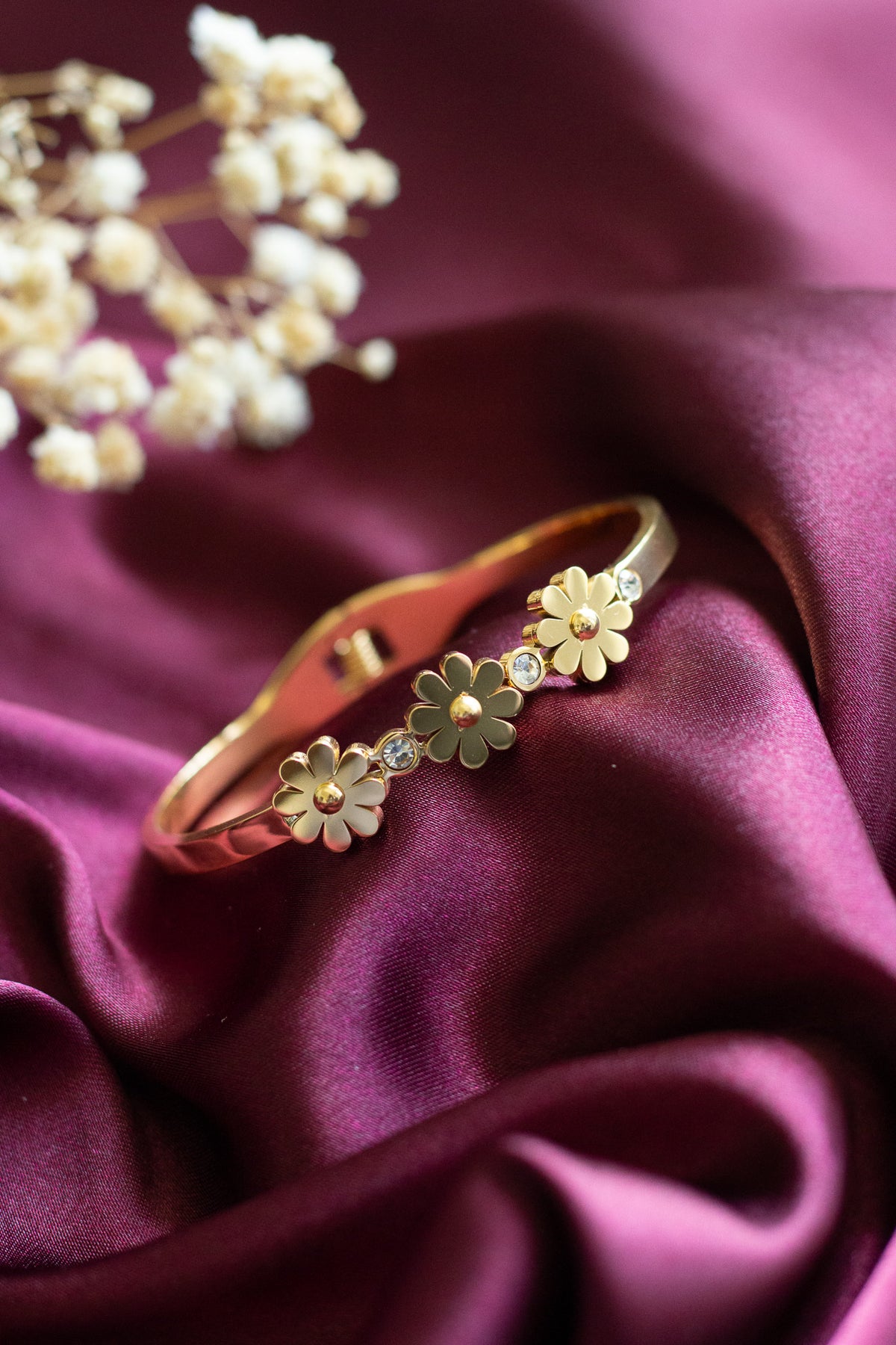 Daisy Cuff Bracelete