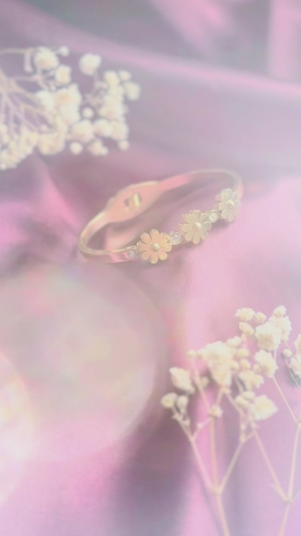 Daisy Cuff Bracelete